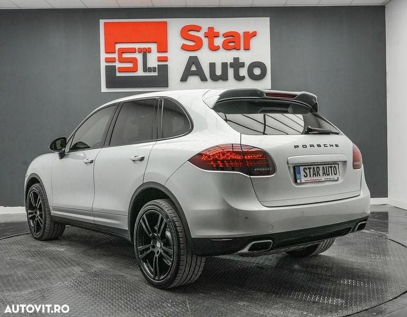 Second-hand Porsche Cayenne 240 CP (176 kW) 2011 Culoareargint SUV