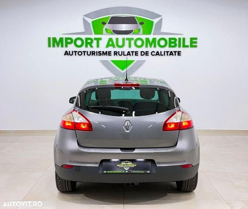 Second-hand Renault Mégane III Expression 90 CP (66 kW) 2011 Culoarealb Hatchback