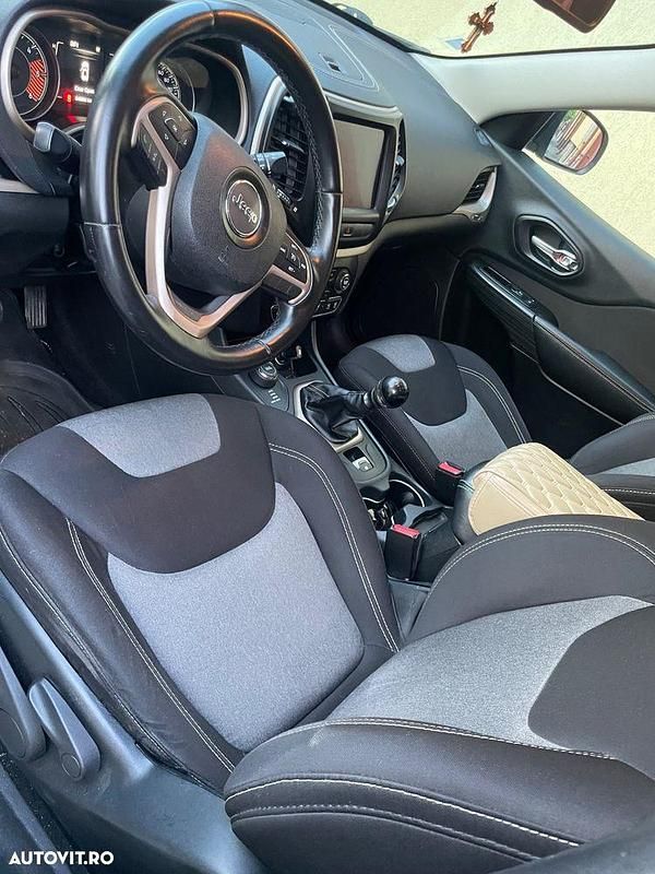 Culoaregri Utilizat 2014 Jeep Cherokee Limited SUV | 10.600 EUR - Imagine 1/4