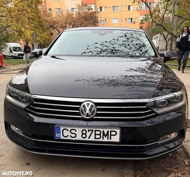 Culoarenegru Utilizat 2018 VW Passat Highline Berlinǎ | 17.500 EUR (Scump) - Imagine 1/4
