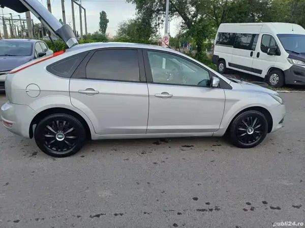 Utilizat 2009 Ford Focus | 2.000 EUR (Preț bun) - Imagine 1/4