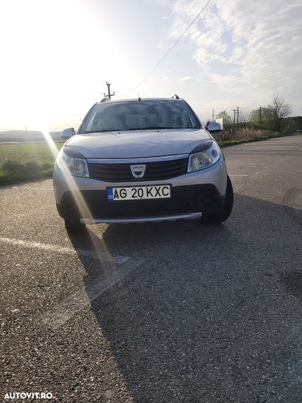 Gri Utilizat 2009 Dacia Sandero Lauréate Hatchback | 4.000 EUR (Puțin scump) - Imagine 1/4