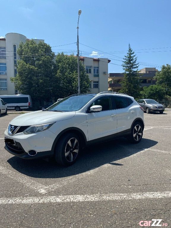 Alb Utilizat 2015 Nissan Qashqai N-Connecta SUV | 8.700 EUR (Preț OK) - Imagine 1/4