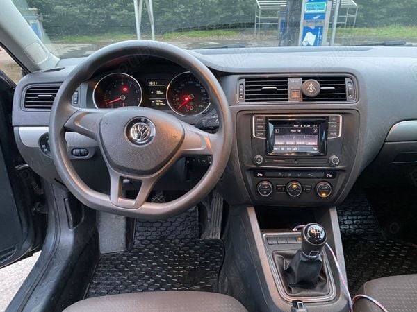 Second-hand VW Jetta Trendline 105 CP (77 kW) 2017 Gri Berlinǎ