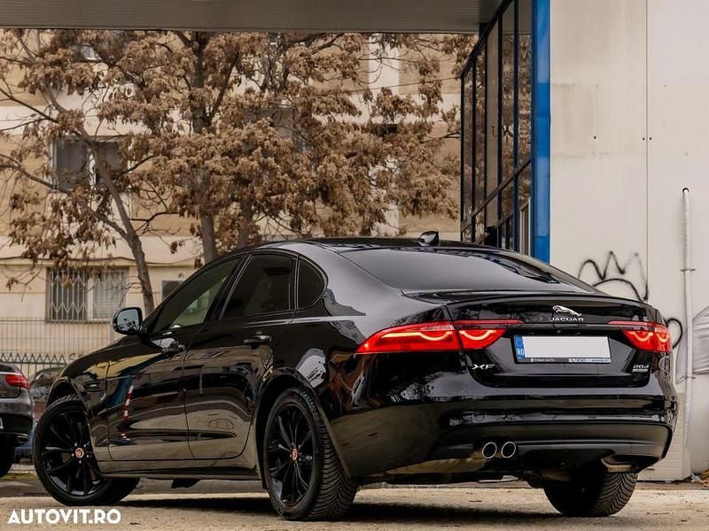 Second-hand Jaguar XF R-Sport 180 CP (132 kW) 2018 Culoarenegru Berlinǎ