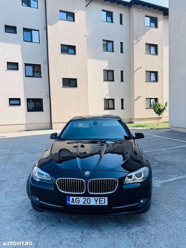 Negru Utilizat 2012 BMW 520 Comfort Edition Berlinǎ | 10.500 EUR (Super Preț) - Imagine 1/4