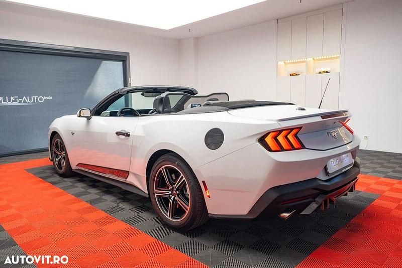 Second-hand Ford Mustang 317 CP (233 kW) 2025 Culoarealb Cabrio