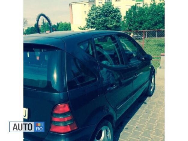 Second-hand Mercedes 190 129 CP (94 kW) 2001 Albastru marin Berlinǎ