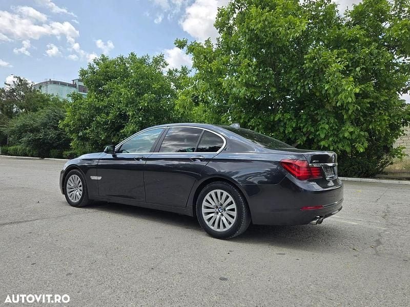 Second-hand BMW 730 258 CP (189 kW) 2015 Negru Berlinǎ