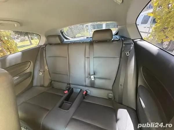 Argintiu Utilizat 2009 BMW 116 Hatchback | 3.500 EUR - Imagine 1/4