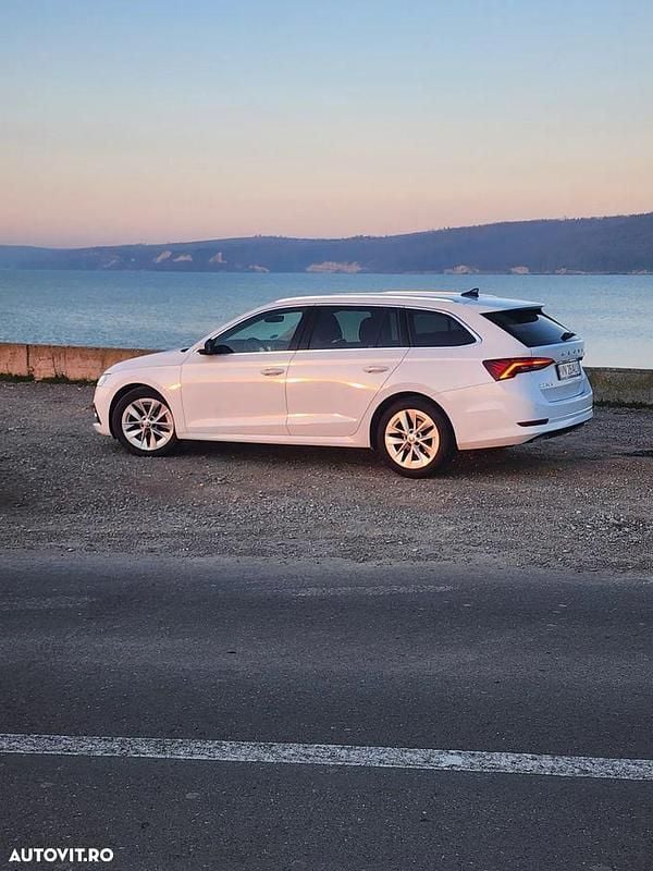 Culoarealb Utilizat 2021 Skoda Octavia Style Break | 16.500 EUR (Preț OK) - Imagine 1/4