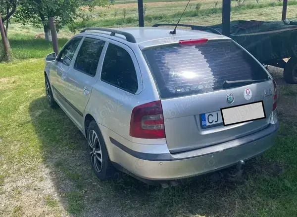 Argintiu Utilizat 2005 Skoda Octavia Break | 1.550 EUR (Preț bun) - Imagine 1/4