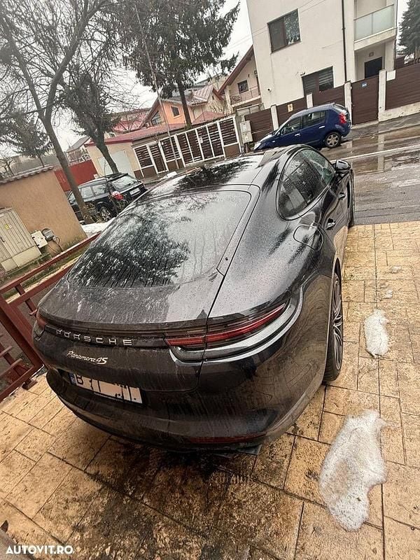 Second-hand Porsche Panamera 4S 440 CP (323 kW) 2018 Culoarenegru Berlinǎ