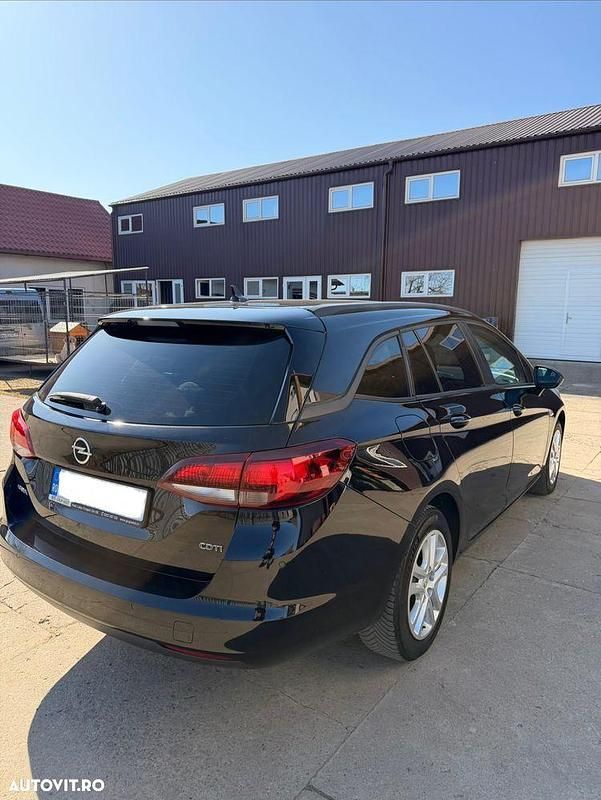 Second-hand Opel Astra Dynamic 136 CP (100 kW) 2018 Culoarenegru Break