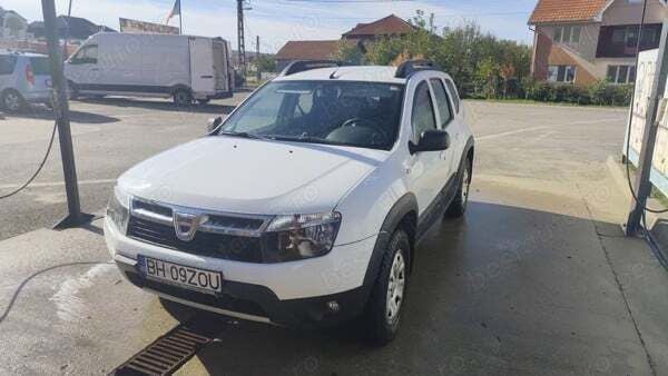 Alb Utilizat 2011 Dacia Duster Lauréate SUV | 7.850 EUR (Preț OK) - Imagine 1/4