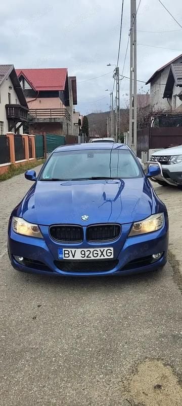 Second-hand BMW 318 143 CP (105 kW) 2011 Albastru Berlinǎ