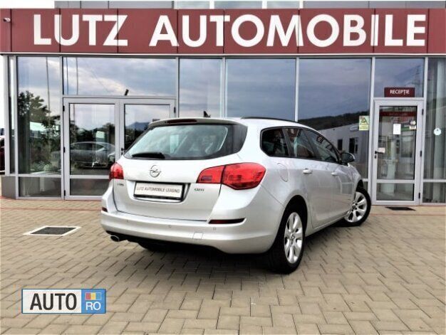 Second-hand Opel Astra Edition 164 CP (120 kW) 2012 Gri Break
