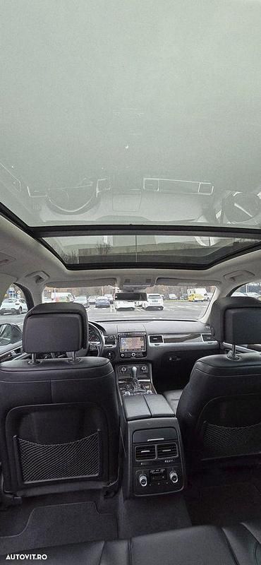 Second-hand VW Touareg Terrain Tech 262 CP (192 kW) 2015 Culoarenegru SUV