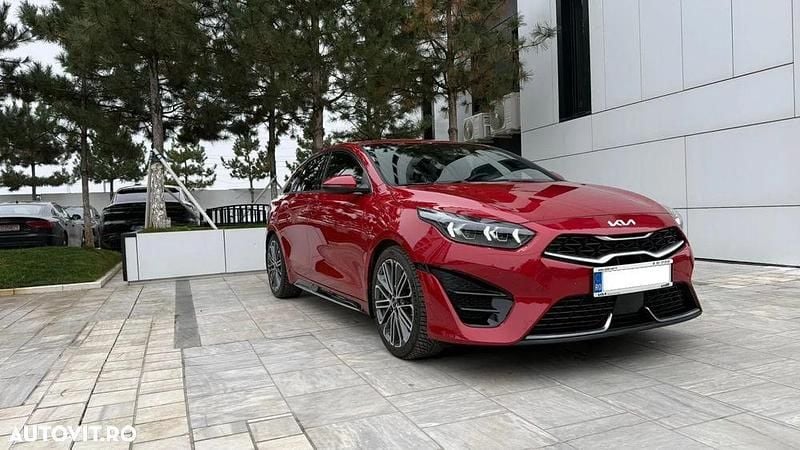 Second-hand Kia Ceed GT GT-Line 160 CP (117 kW) 2024 Culoarerosu Hatchback
