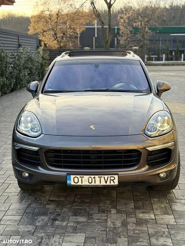 Second-hand Porsche Cayenne 262 CP (192 kW) 2015 Culoaremaro SUV