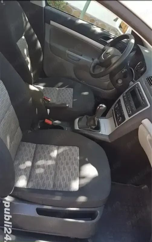 Utilizat 2010 Skoda Octavia Berlinǎ | 3.800 EUR (Preț OK) - Imagine 1/4