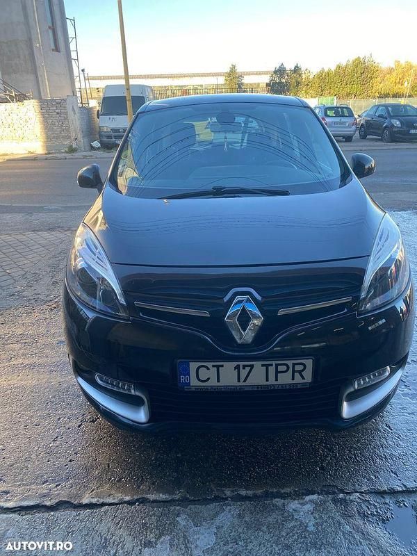 Culoarenegru Utilizat 2013 Renault Scénic III Experience Monovolum | 4.000 EUR (Preț bun) - Imagine 1/4