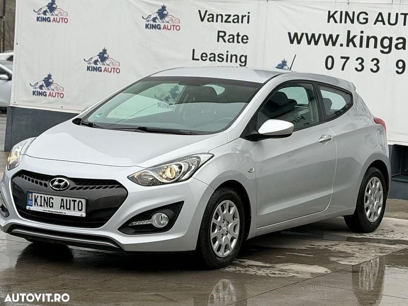 Culoareargint Utilizat 2014 Hyundai i30 Trend Coupe | 5.900 EUR (Puțin scump) - Imagine 1/4
