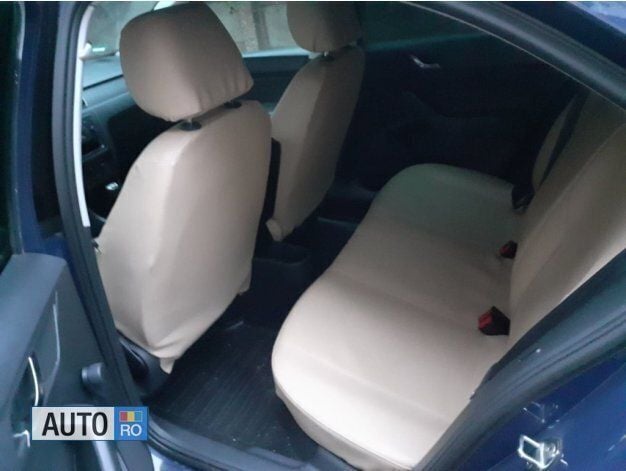 Albastru marin Utilizat 2013 Skoda Rapid Hatchback | 5.700 EUR (Preț OK) - Imagine 1/4