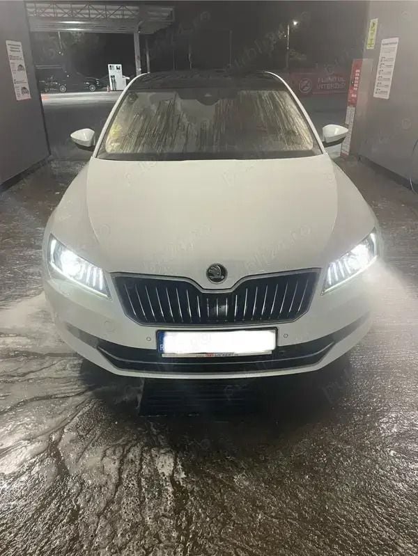 Alb Utilizat 2017 Skoda Superb Berlinǎ | 14.600 EUR (Puțin scump) - Imagine 1/4