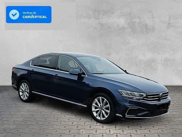 Second-hand VW Passat GTE 218 CP (160 kW) 2022 Albastru Berlinǎ