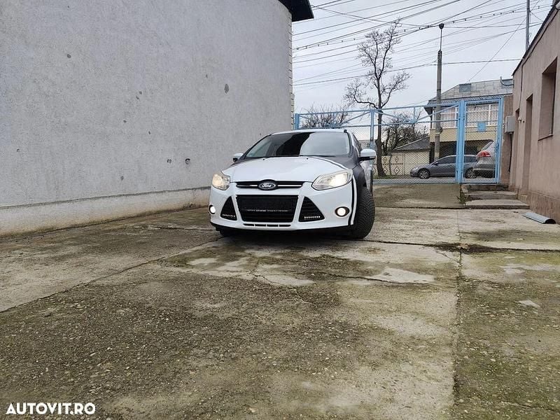 Second-hand Ford Focus Sport 125 CP (91 kW) 2011 Culoarealb Hatchback