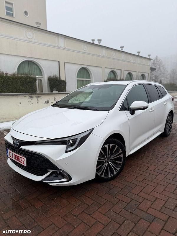 Culoarealb Second-hand 2024 Toyota Corolla Lounge Break | 24.990 EUR (Super Preț) - Imagine 1/4