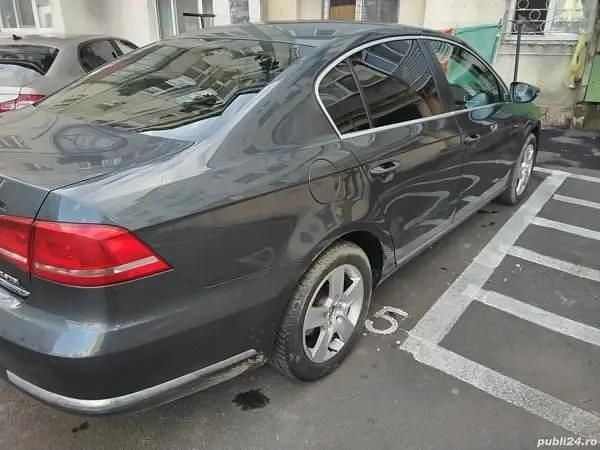 Utilizat 2011 VW Passat Berlinǎ | 5.300 EUR (Preț OK) - Imagine 1/4