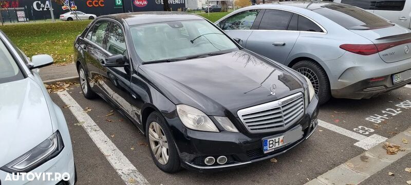 Negru Utilizat 2009 Mercedes E250 Berlinǎ | 5.600 EUR (Preț bun) - Imagine 1/4
