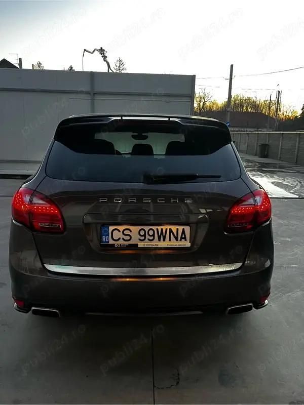 Second-hand Porsche Cayenne 245 CP (180 kW) 2012 Culoaremaro SUV