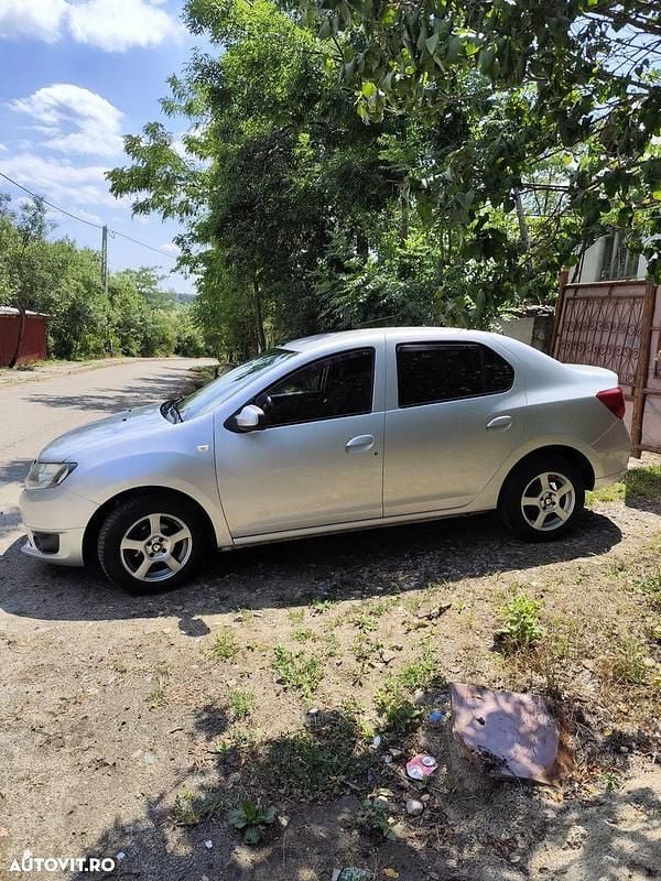 Second-hand Dacia Logan Lauréate 90 CP (66 kW) 2013 Culoaregri Berlinǎ