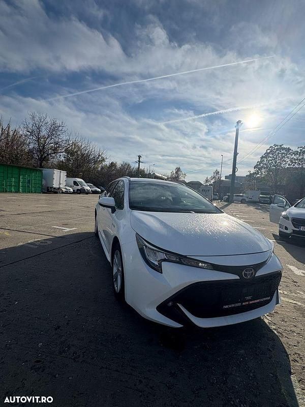 Culoarealb Utilizat 2020 Toyota Corolla Break | 15.490 EUR (Preț bun) - Imagine 1/4