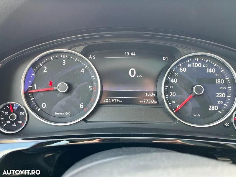 Second-hand VW Touareg 262 CP (192 kW) 2016 Culoarealb SUV