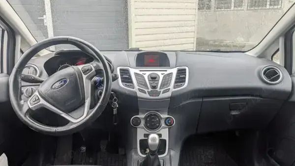 Argintiu Utilizat 2012 Ford Fiesta Hatchback | 3.600 EUR (Preț OK) - Imagine 1/4