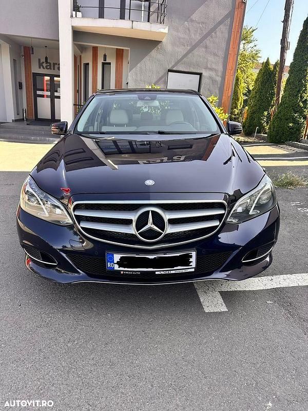 Culoarealbastru Utilizat 2015 Mercedes E250 Berlinǎ | 15.700 EUR (Preț OK) - Imagine 1/4