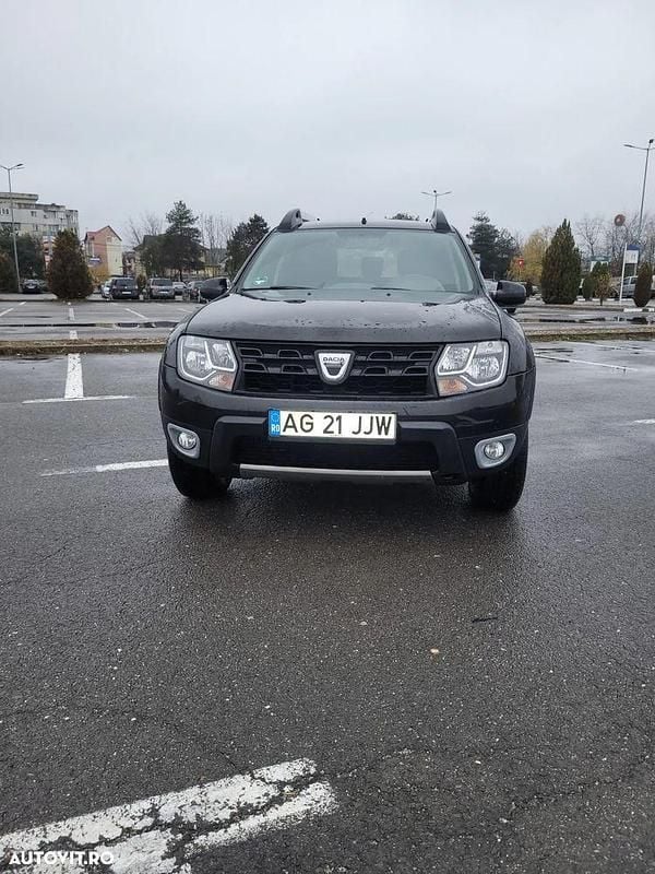 Culoarenegru Second-hand 2017 Dacia Duster Black Shadow SUV | 8.950 EUR (Preț OK) - Imagine 1/4