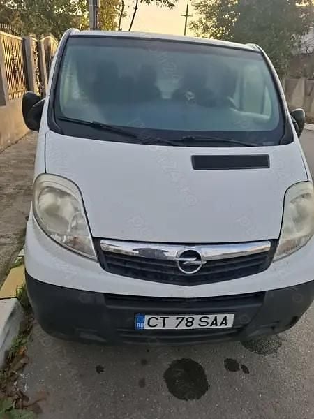 Alb Utilizat 2010 Opel Vivaro Van | 4.350 EUR (Super Preț) - Imagine 1/4