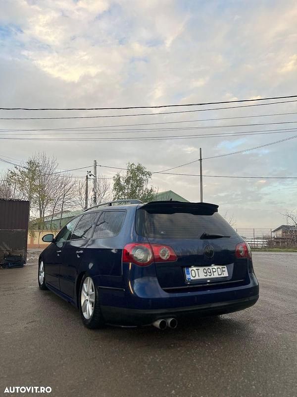 Culoarealbastru Utilizat 2010 VW Passat R-line Break | 5.200 EUR (Puțin scump) - Imagine 1/4