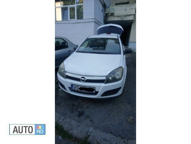 Alb Utilizat 2005 Opel Astra Hatchback | 3.100 EUR - Imagine 1/4