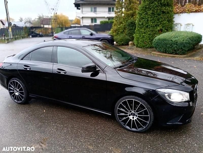 Culoarenegru Utilizat 2015 Mercedes 220 AMG line Berlinǎ | 14.250 EUR (Preț OK) - Imagine 1/4
