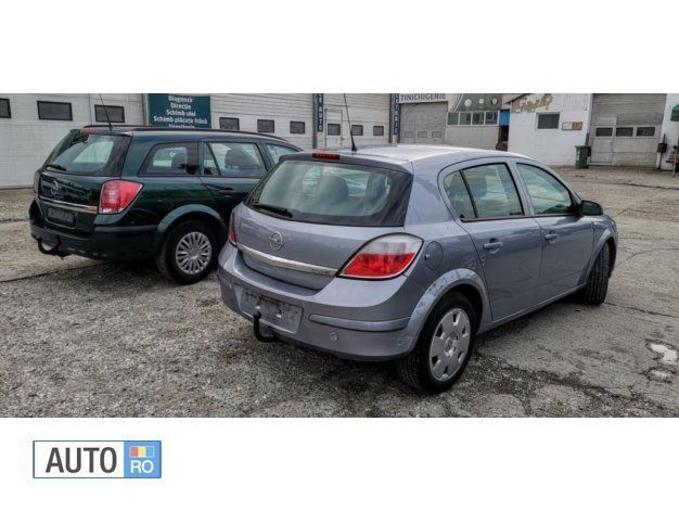 Second-hand Opel Astra 100 CP (73 kW) 2006 Argintiu Berlinǎ