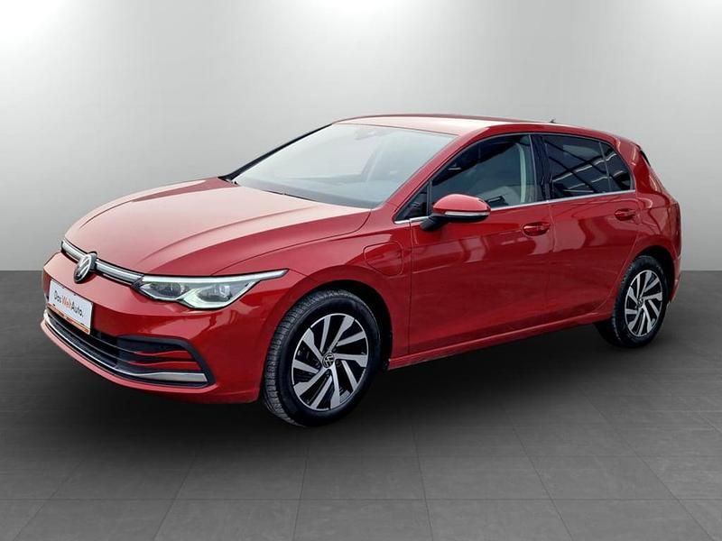 Rosu mediu metalic Utilizat 2022 VW Golf VIII Style Hatchback | 25.250 EUR - Imagine 1/4