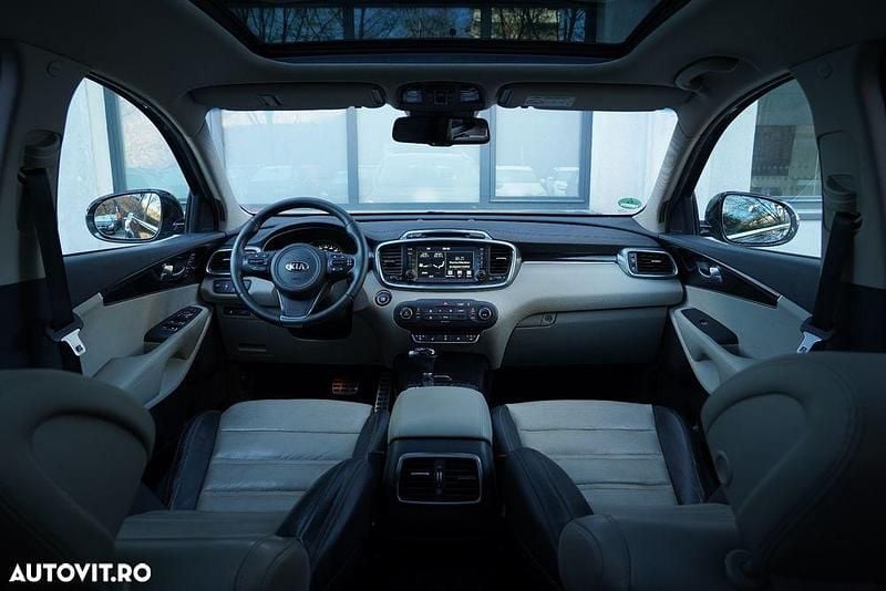Second-hand Kia Sorento Platinum Edition 200 CP (147 kW) 2016 Culoarenegru SUV