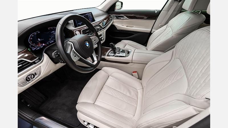 Second-hand BMW 750 Comfort Edition 400 CP (294 kW) 2019 Arktik grey brilliant effect Berlinǎ