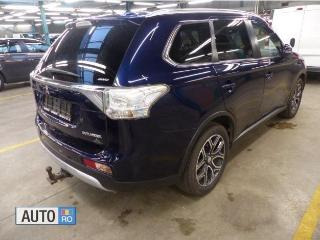 Albastru marin Utilizat 2014 Mitsubishi Outlander Instyle SUV | 14.200 EUR - Imagine 1/4